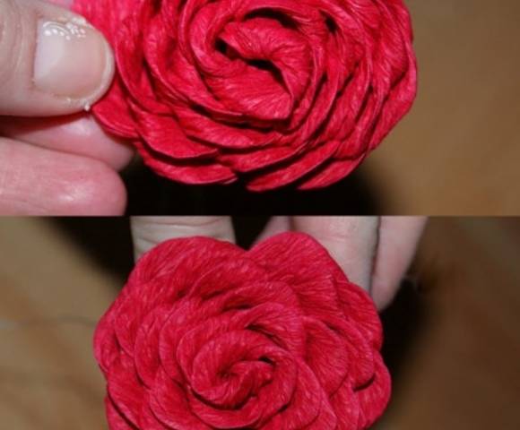 Cách làm hoa hồng bằng giấy nhún đẹp 